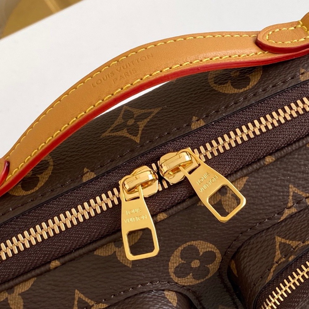 Louis Vuitton Utility Crossbody Bag - Picture 4 of 9